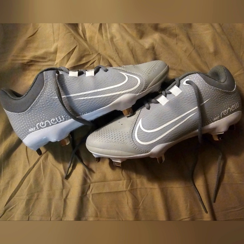 Nike Hyperdiamond 4 Pro Softball Womens Metal Cleat CZ5920-012 Size 8